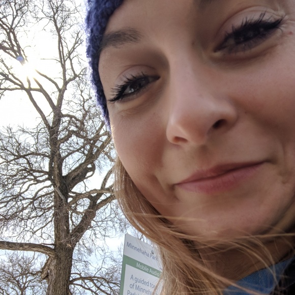 Meet your Posher, Lorin - Picture 2 of 3